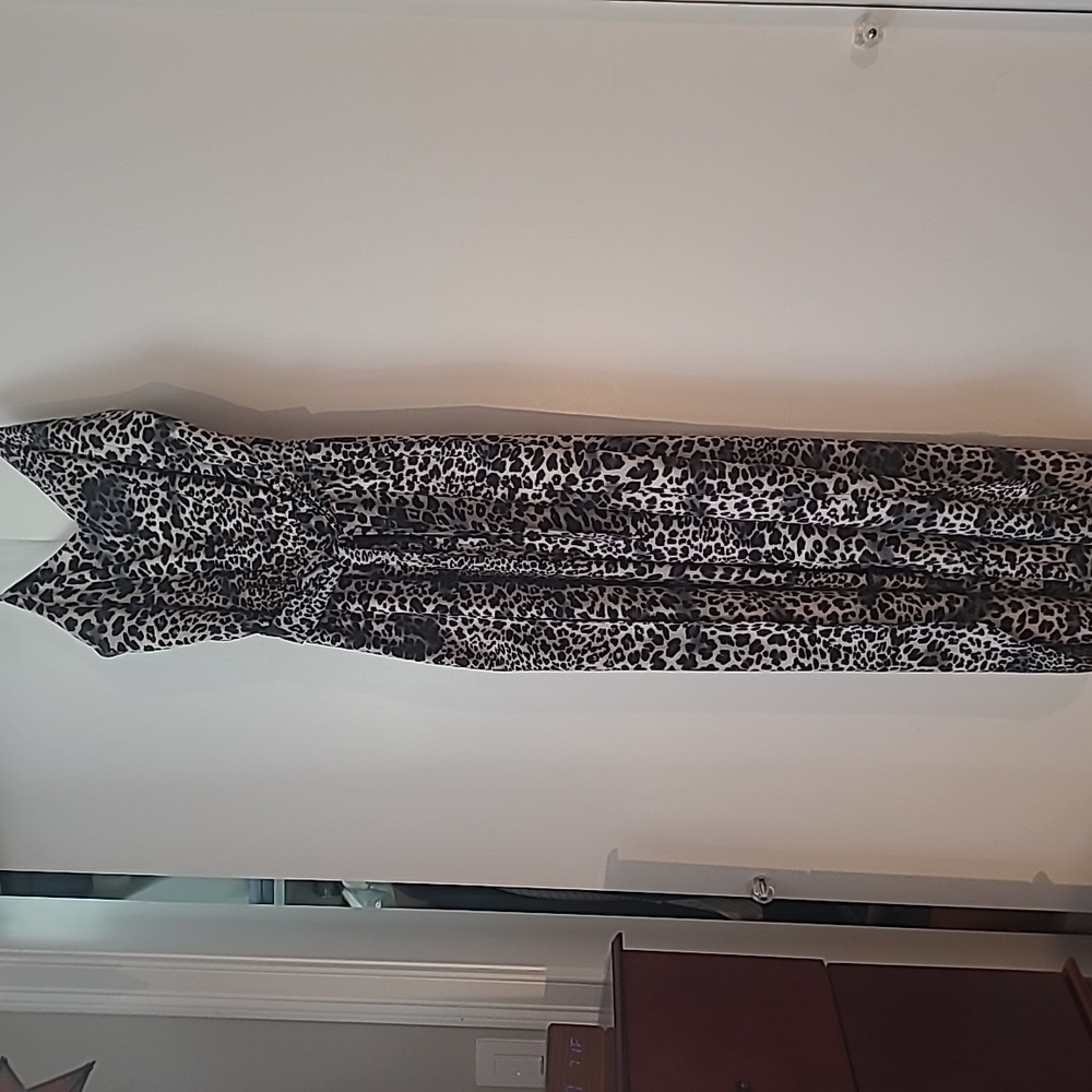 Cheetah print jumpsuit, very flattering and flowy!